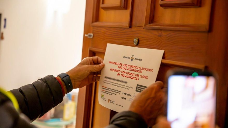 Los chivatazos de los vecinos, las multas y el número de registro en Airbnb reducen el alquiler turístico ilegal en Ibiza
