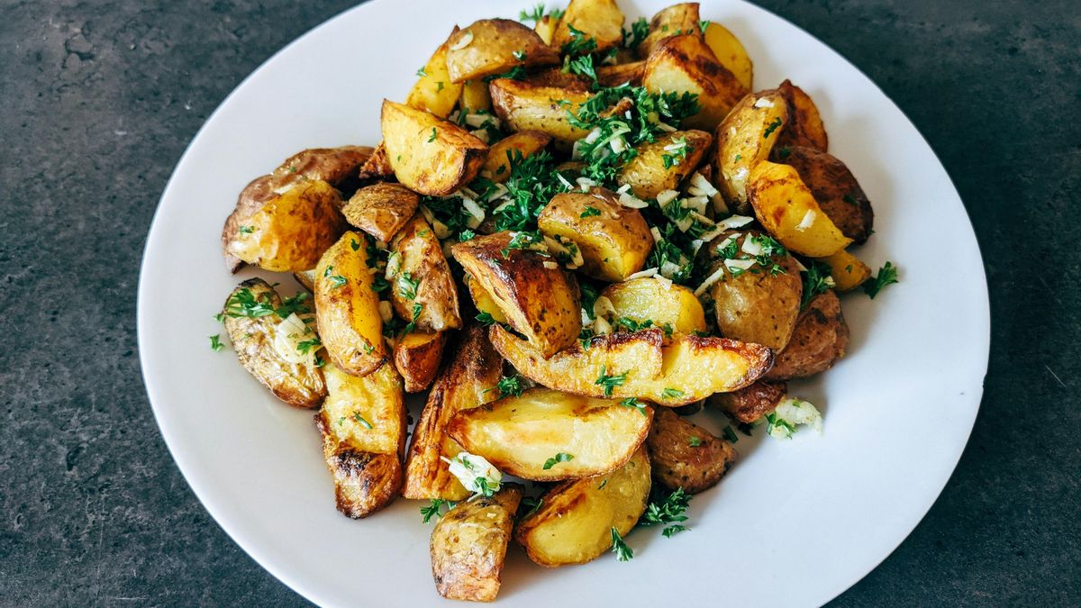 Tres trucos para lograr que las patatas al horno queden doradas por fuera y suaves por dentro