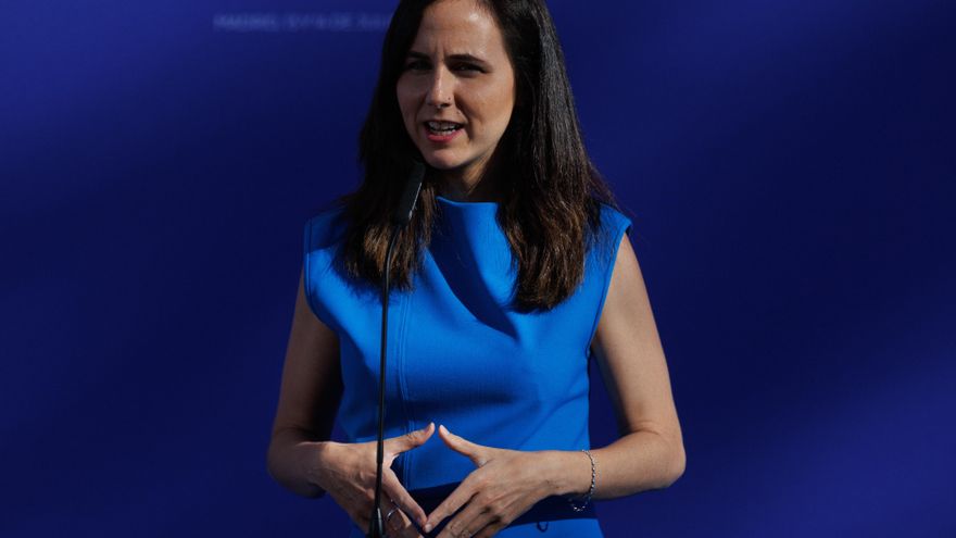 La ministra de Derechos Sociales y Agenda 2030, Ione Belarra, comparece ante los medios tras la reunión informal ministerial de Empleo y Políticas Sociales, en el Banco de España, a 13 de julio de 2023, en Madrid (España).