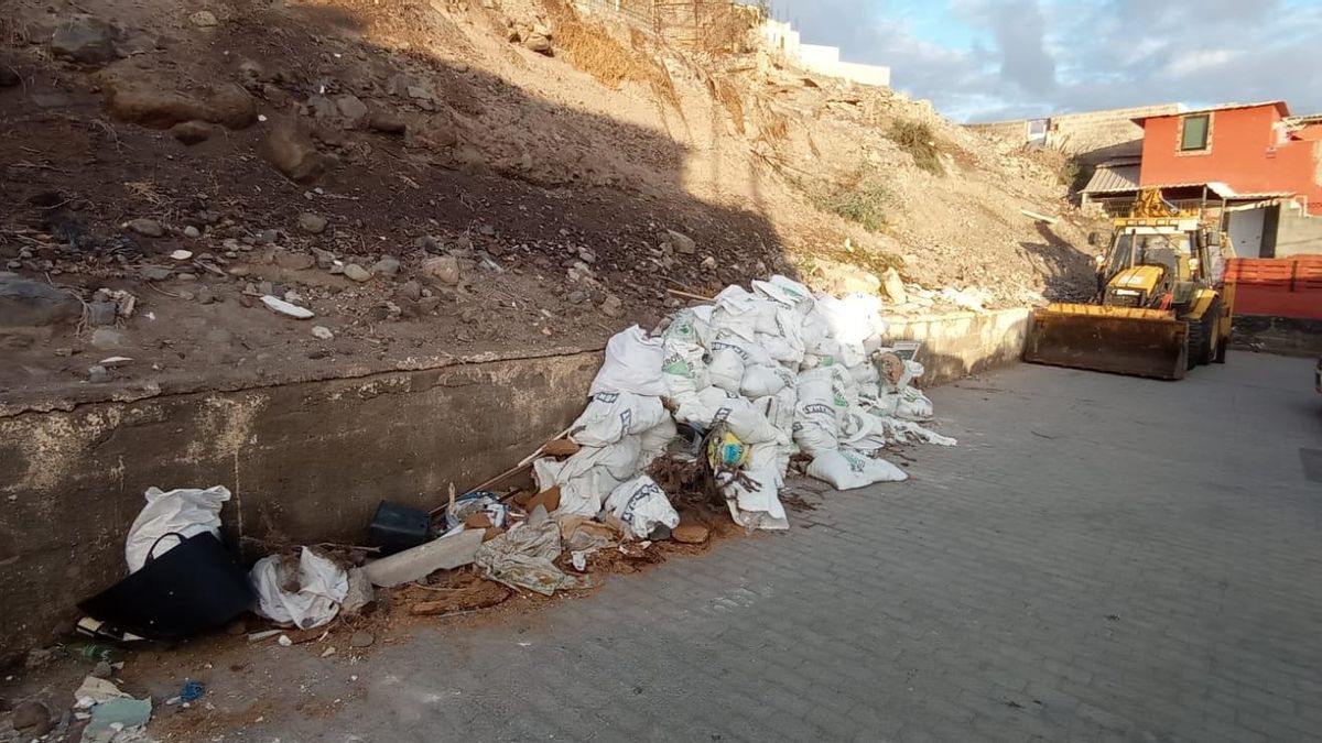 Retirados 6.000 kilos de escombros y enseres de un barrio de Las Palmas procedentes de vertidos incontrolados