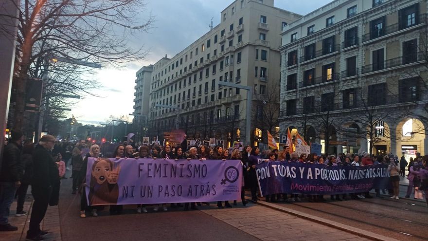 Miles de zaragozanas han salido a las calles para exigir igualdad de derechos