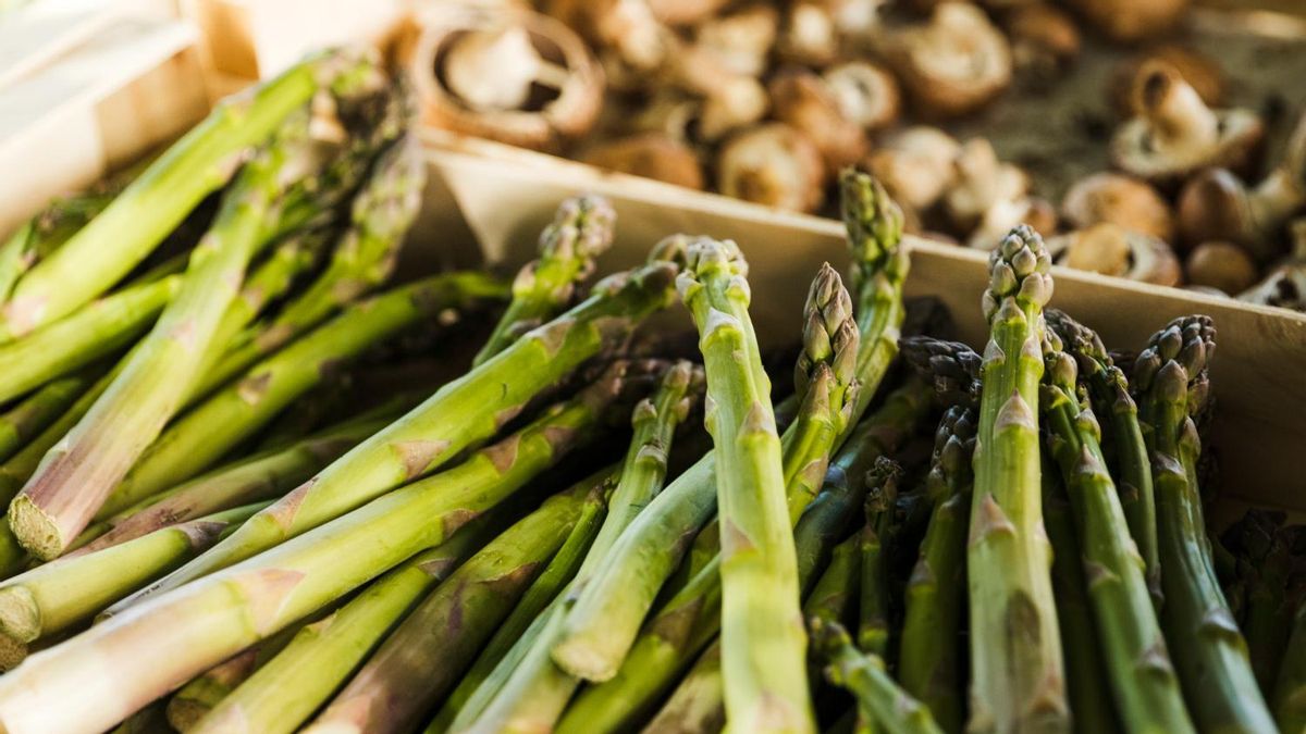 Ni al horno ni a la plancha: tres recetas con espárragos que harán más ligeros y saludables tus platos de primavera