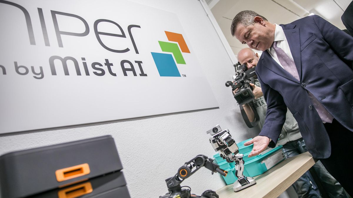 El presidente de Castilla-La Mancha, Emiliano García-Page inaugura el espacio Talaspace.