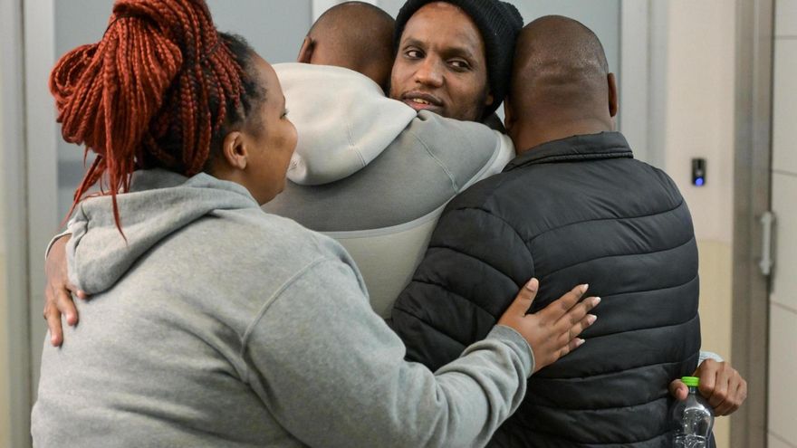 Hamás entrega a los seis israelíes previstos para este sábado y completa las liberaciones pactadas en la primera fase del alto el fuego