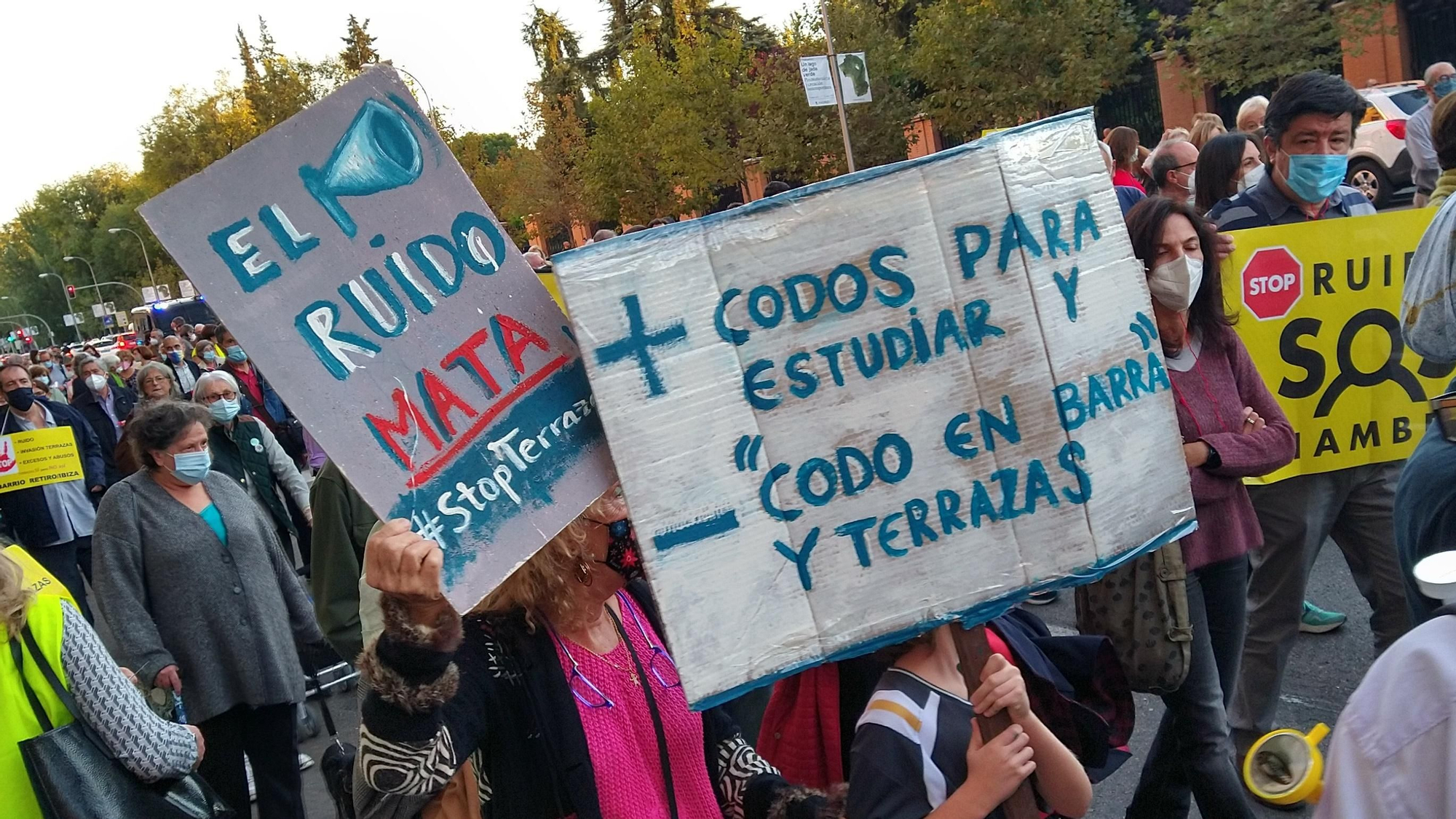 Manifestación contra las terrazas Covid en Retiro
