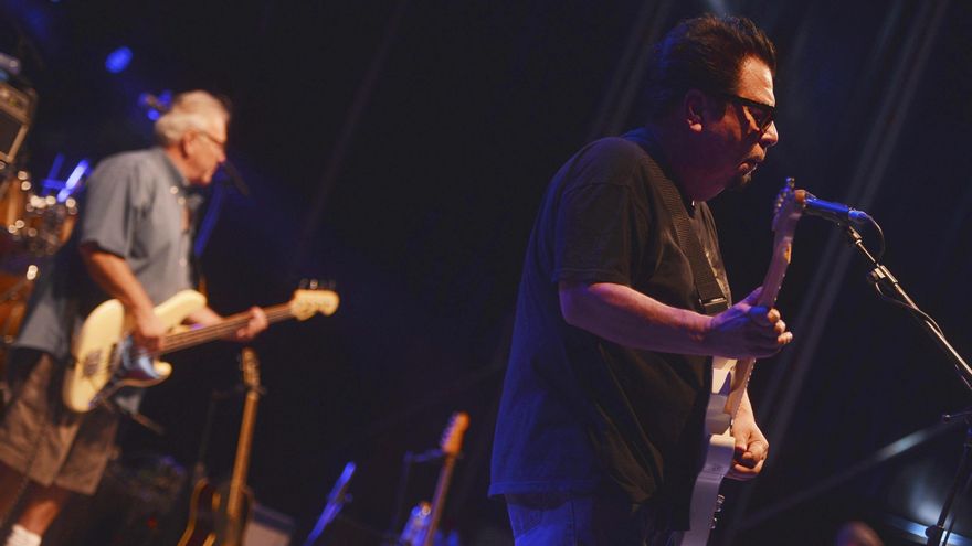 César Rosas, cantante y guitarrista de Los Lobos, banda chicana de rock: “Trump es un nazi. No anda bien ese cabrón”