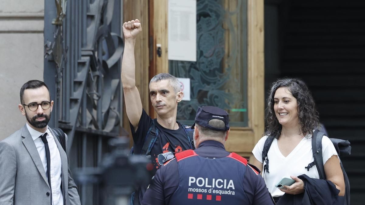 El juicio contra cuatro policías por mutilar a Roger Español el 1-O queda visto para sentencia