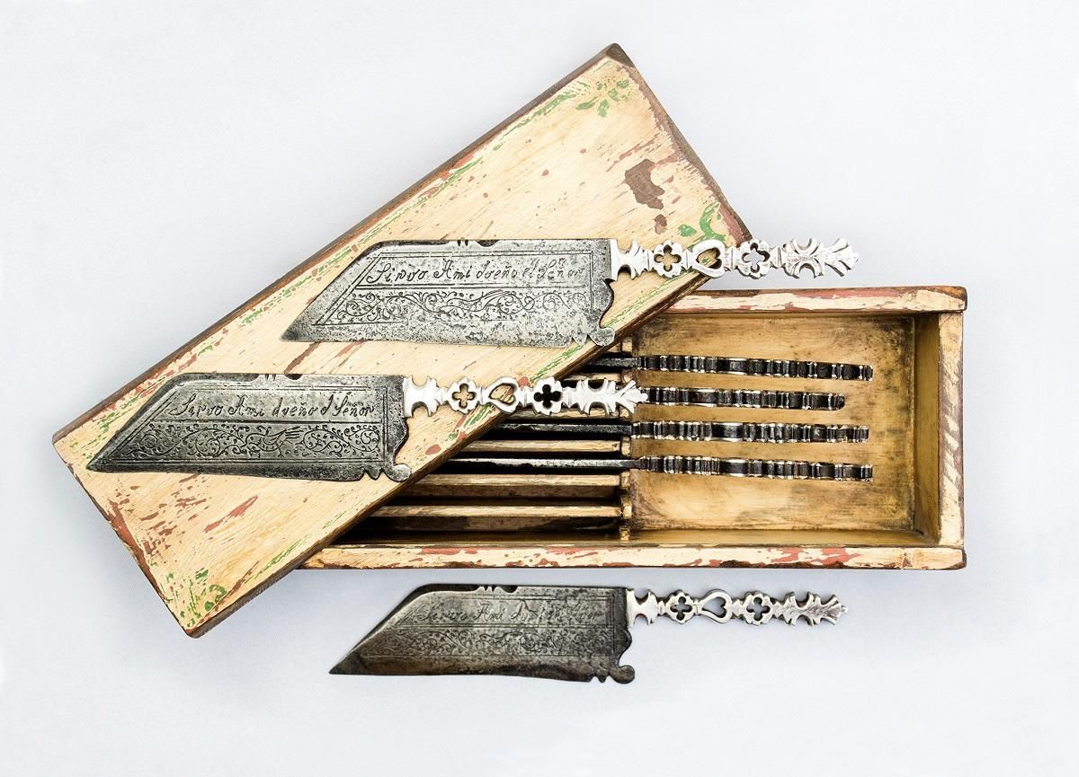 Conjunto de cuchillos cortaplumas del S. XVII, cedido por Pedro León al Museo de la Cuchillería de Albacete