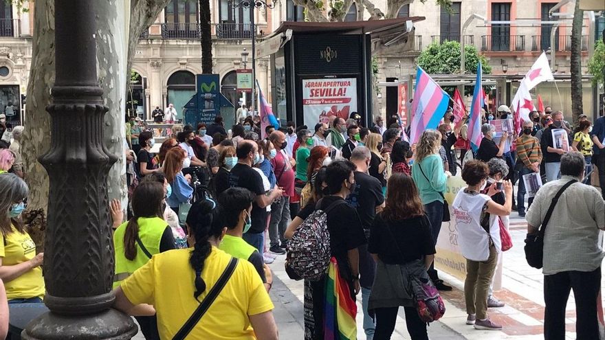 Manifestación contra los "ataques de la ultraderecha" a espacios de diversidad