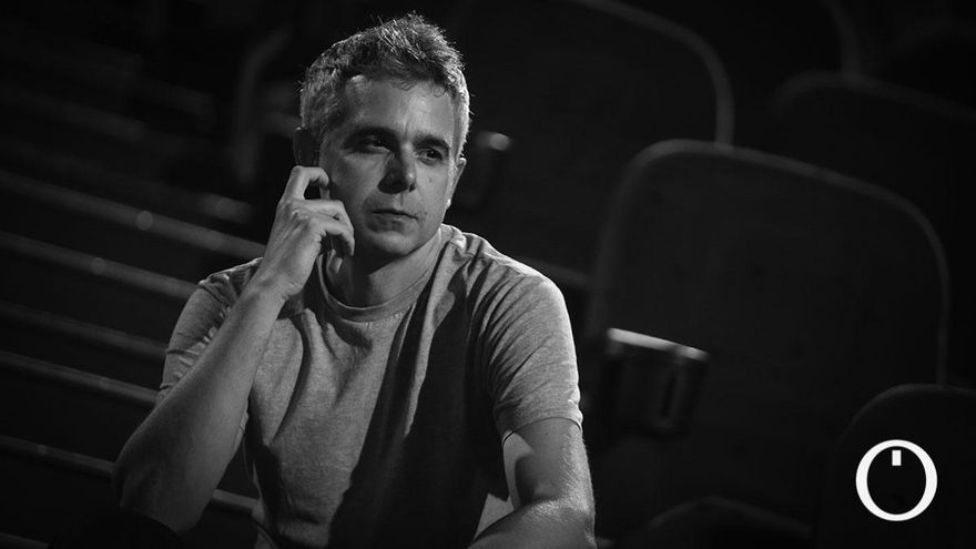 Guillermo Rojas: “Con ‘Solos en la noche’ quiero hacer un homenaje a esas personas que eran jóvenes en la transición”