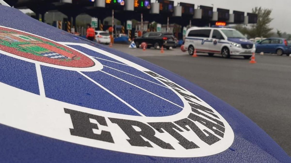 Cae una patrulla de la Ertzaintza ladera abajo 30 metros en la zona de Itziar, en Deba