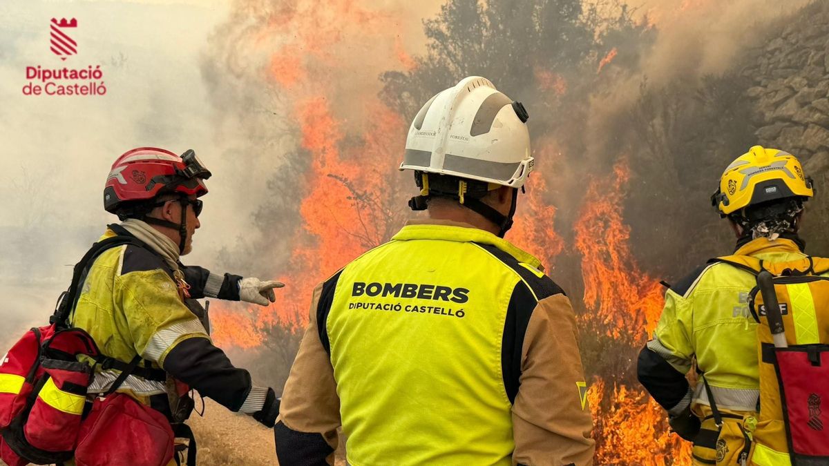 El incendio de Tírig alcanza ya las 400 hectáreas afectadas, sigue activo y mantiene confinados a los vecinos de Catí