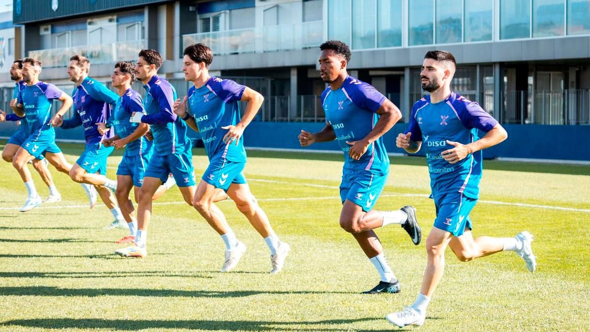 El Tenerife tiene “muy claro” con qué perfiles debe reforzar su plantilla