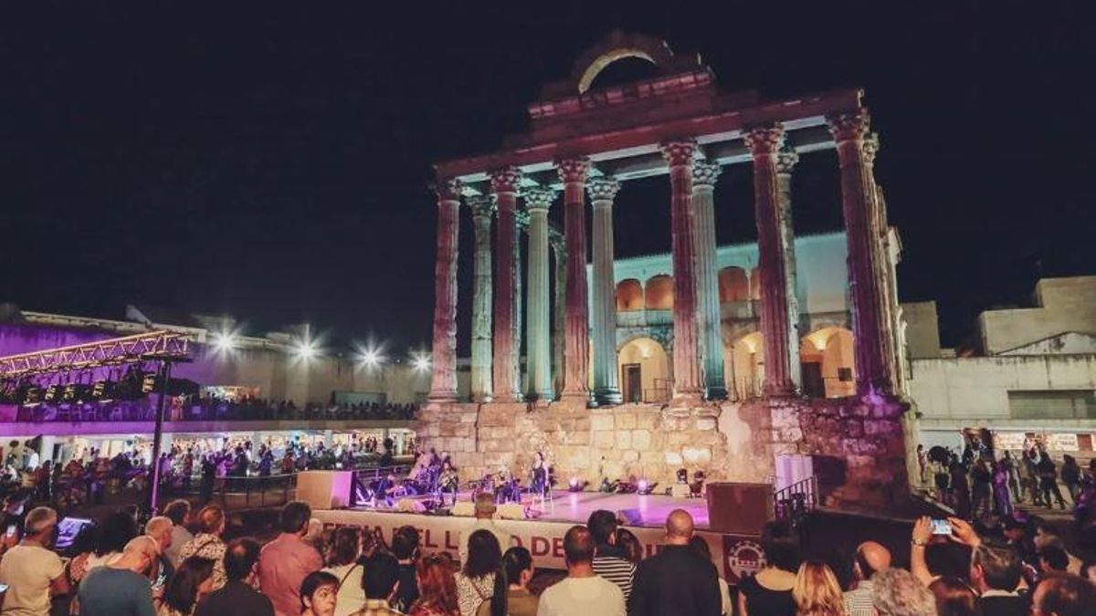 Imagen de archivo de la Feria del Libro en el Templo de Diana.