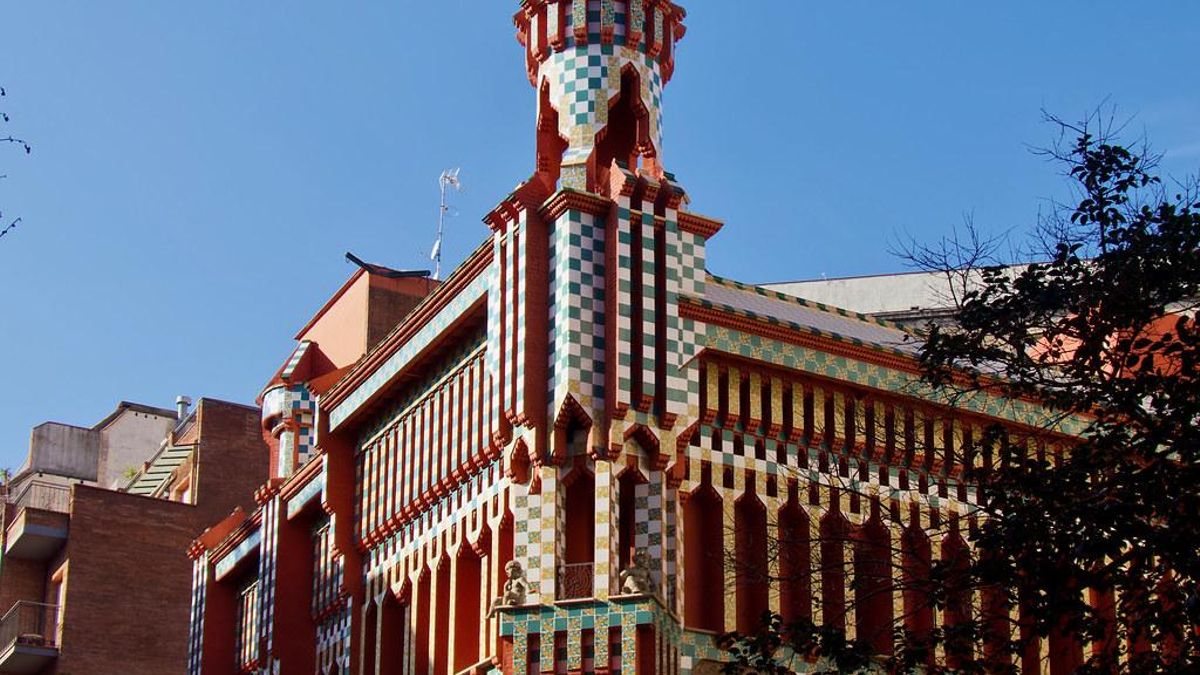 Este es el edificio menos conocido de Gaudí (pese a que fue su primera obra)