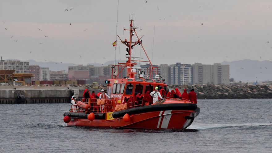 Agarrado a un bidón en alta mar: un único superviviente tras el naufragio de una patera cerca de Gran Canaria