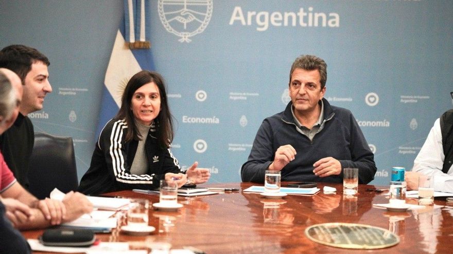 Massa reunió a su equipo y prepara medidas nuevas antes de la reunión con el FMI