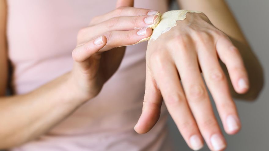 Ni hielo ni pasta de dientes: una enfermera explica cómo reaccionar ante una quemadura en la cocina