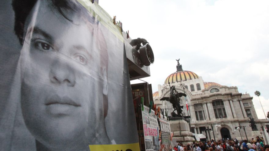 A 30 años del revolucionario disco en Bellas Artes, Juan Gabriel "vive"