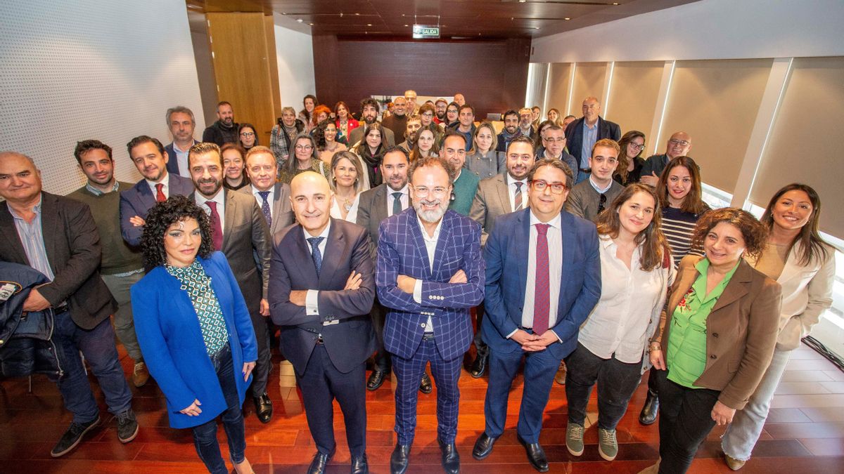 José María Vergeles (tercero por la derecha en primer fila) en un acto en Cáceres este jueves