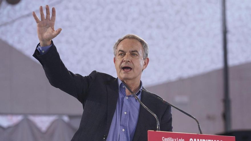 El expresidente José Luis Rodríguez Zapatero asiste al mitin del cierre de campaña de la elecciones al parlamento de Castilla y León del próximo domingo