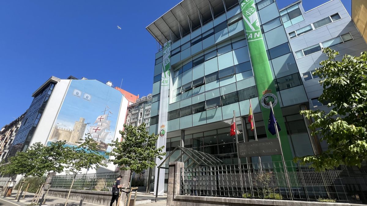 El TSJC declara fijo a un empleado del Gobierno que aprobó la oposición sin plaza pero sumaba 17 contratos en doce años