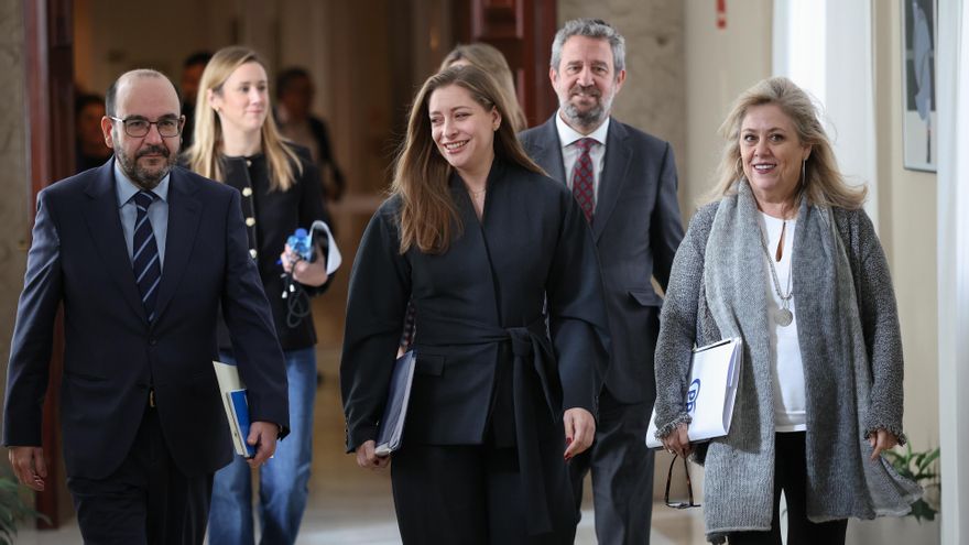 La portavoz del PP en el Congreso, Ester Muñoz, a su llegada a la Junta de Portavoces en el Congreso de los Diputados.