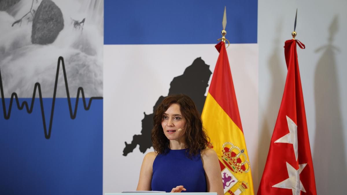 Ayuso asegura que desde que está con su pareja "su vida se convirtió en el espejo de un Gobierno que intenta equiparar o empatar"