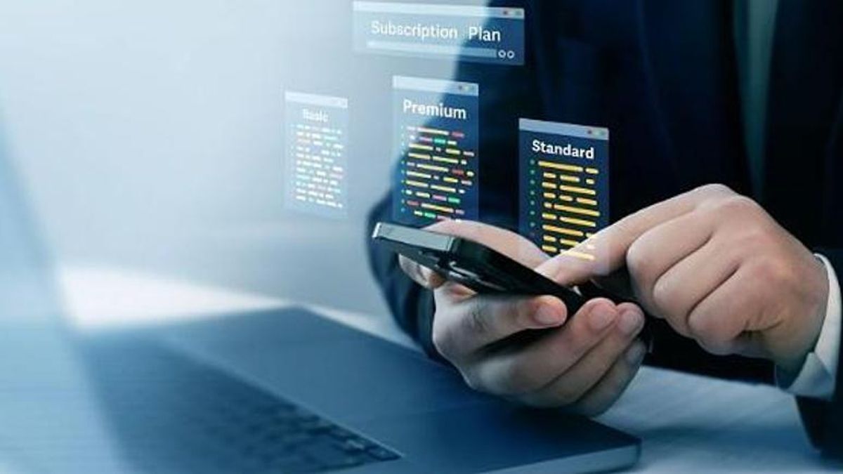 Uso de aplicaciones y herramientas tecnológicas en un teléfono móvil.