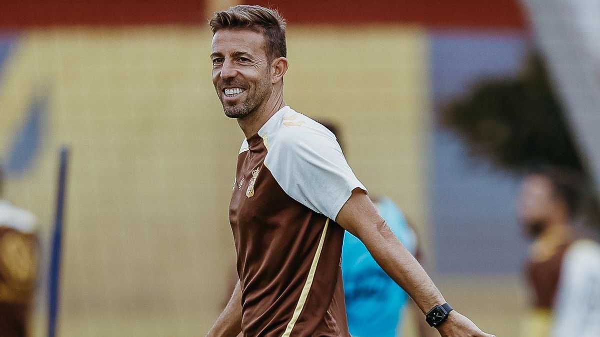 Luis García dirige un entrenamiento