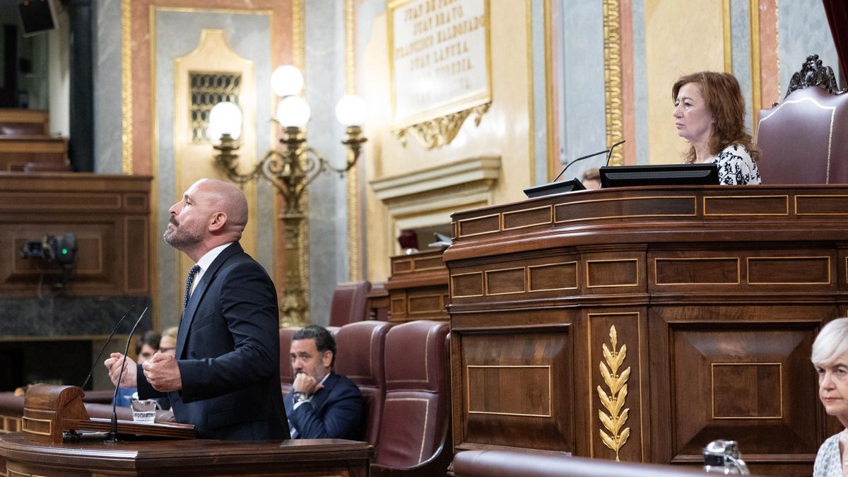 El diputado del PP, Jaime Miguel de los Santos González, durante la sesión plenaria.