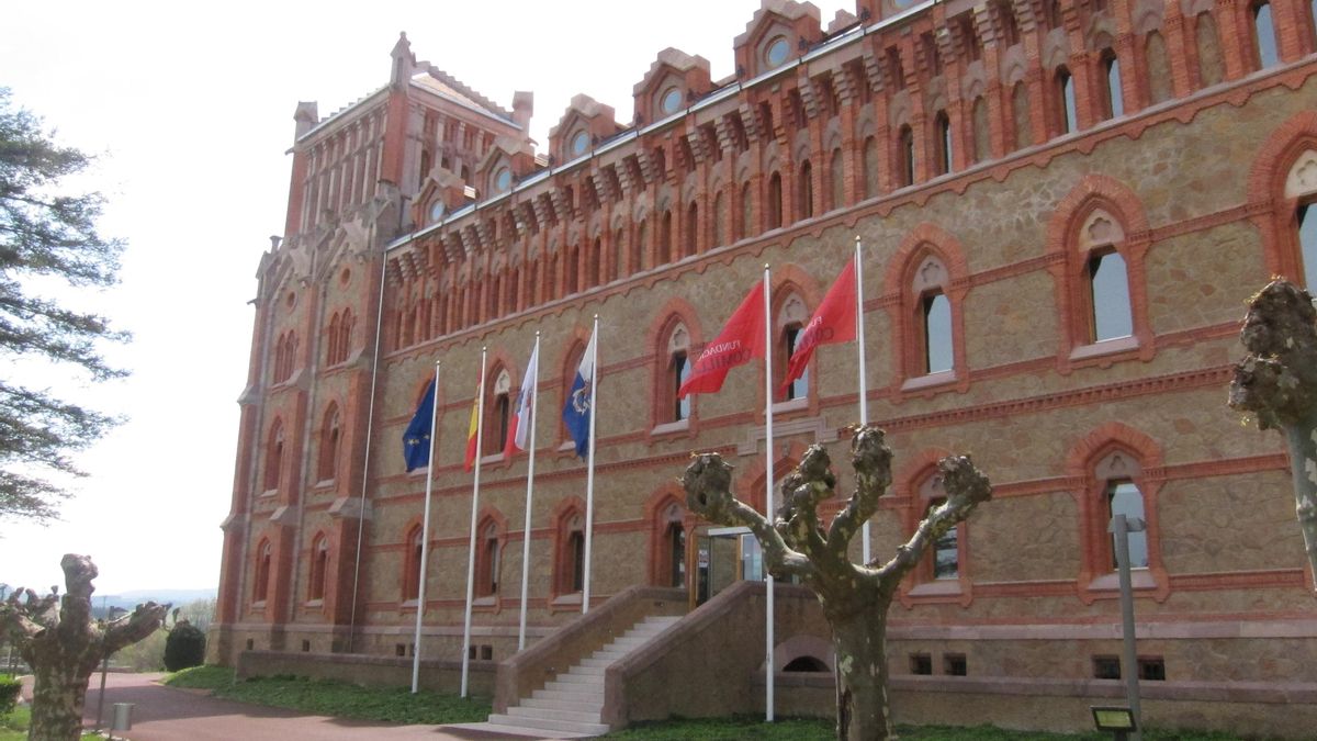 Seminario Mayor de la Universidad Pontificia de Comillas, donde se graba la película.
