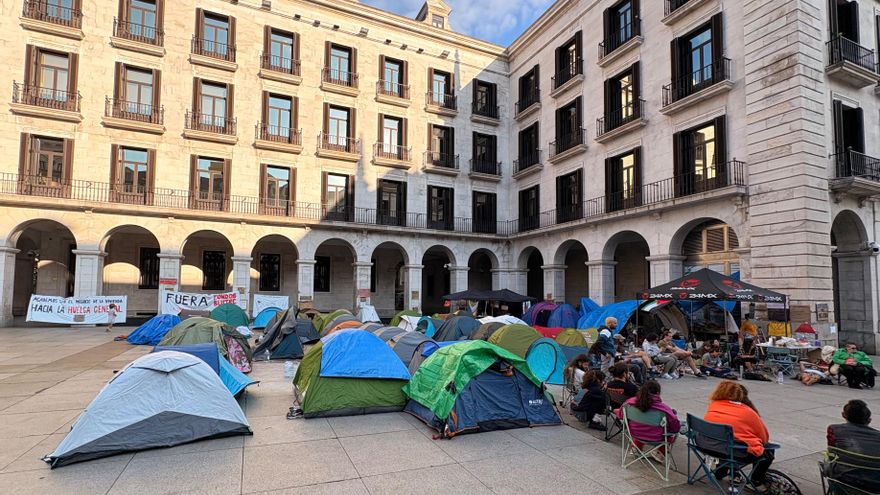 La Policía Local de Santander identifica a más participantes en la acampada por la vivienda entre reproches ciudadanos