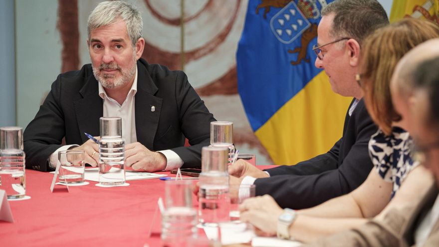 Clavijo ignora el rechazo del PP al reparto de menores migrantes y dice que Canarias "sigue unida" en busca de una solución