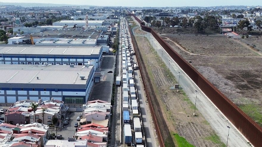 El inglés no es un problema, dicen camioneros en la frontera de California y México