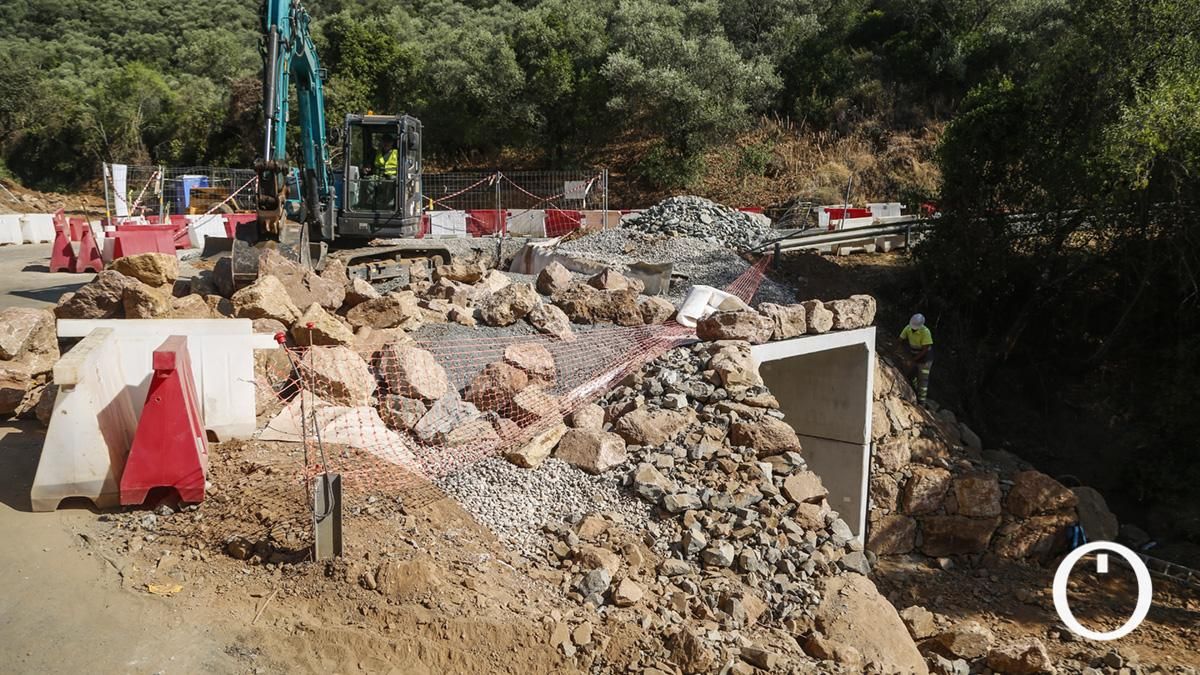 Construcción de la pasarela y el paso subterráneo del Cinturón Verde