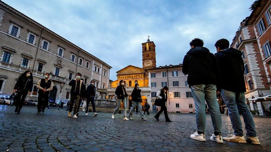 La Plaza de Santa María en el barrio romano de Trastevere.