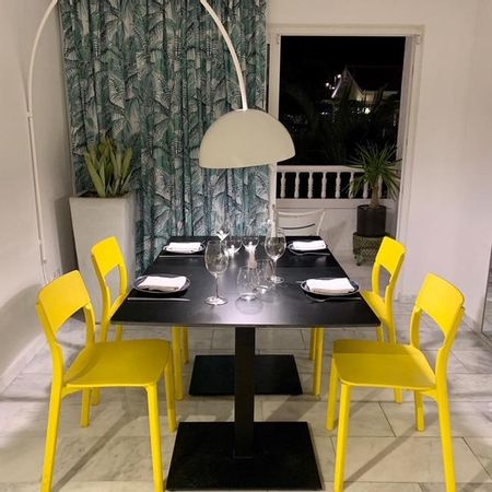 Cena en la habitación del hotel