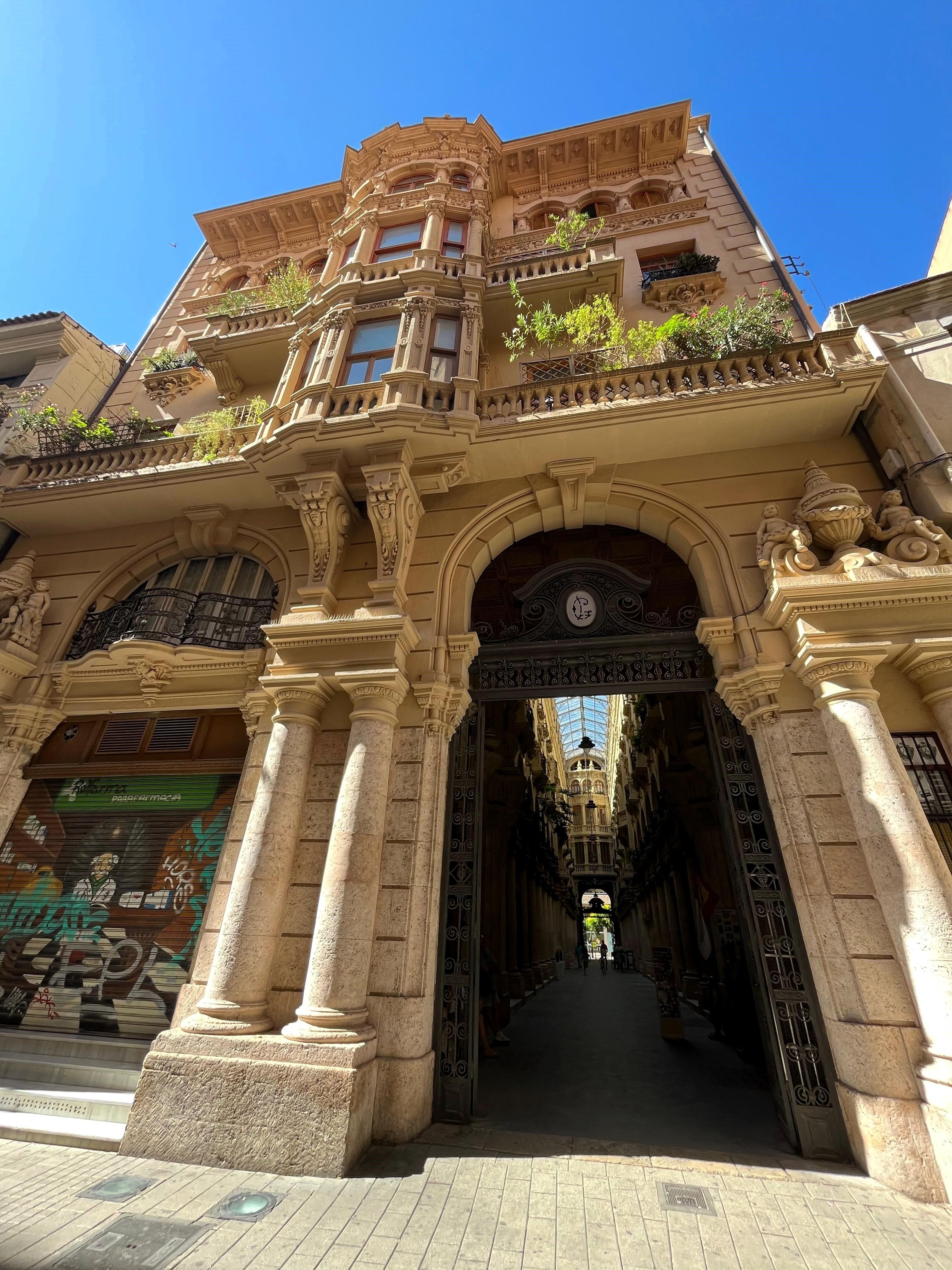 Entrada del Pasaje Lodares