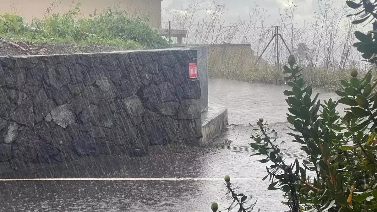El Gobierno de Canarias declara la alerta por lluvias en  La Palma, El Hierro y La Gomera