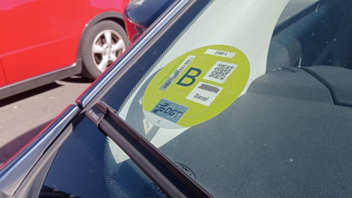 La etiqueta B entra en una nueva fase: qué cambia a partir de 2026 con la ley de movilidad y las ZBE en Madrid y Barcelona