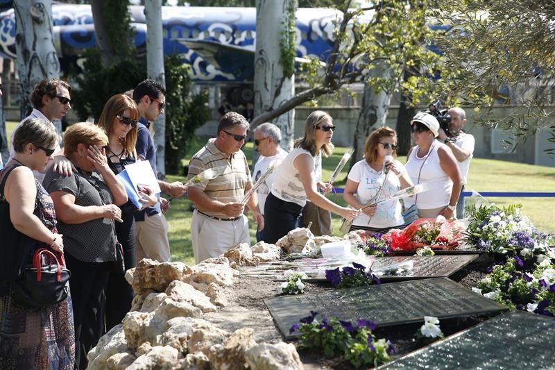 Acto conmemorativo en Madrid del séptimo aniversario del accidente de Spanair. (EFE/Juan Carlos Hidalgo)