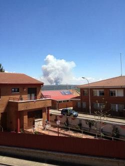 Vistas del incendio desde Navatejera. Fuente @LenadorVidanes