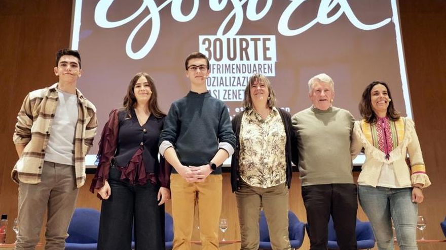 Romper el tabú de que los jóvenes vascos escuchen hablar de ETA: "Les gusta conocer esa parte de la historia"