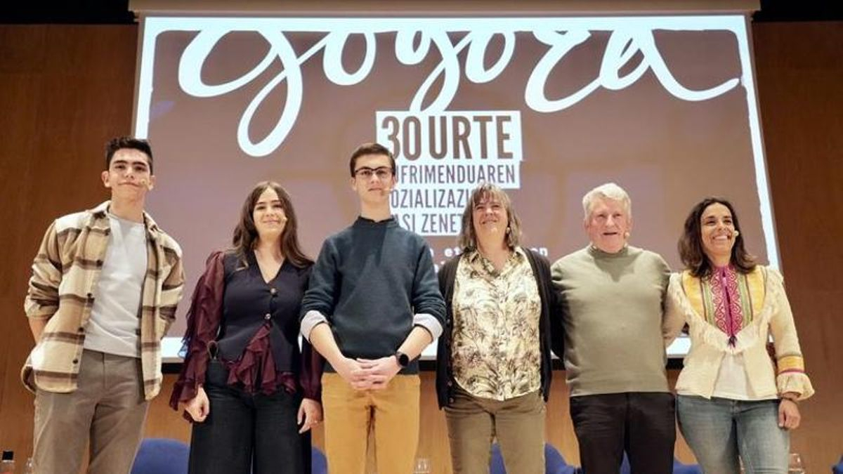 Romper el tabú de que los jóvenes vascos escuchen hablar de ETA: "Les gusta conocer esa parte de la historia"
