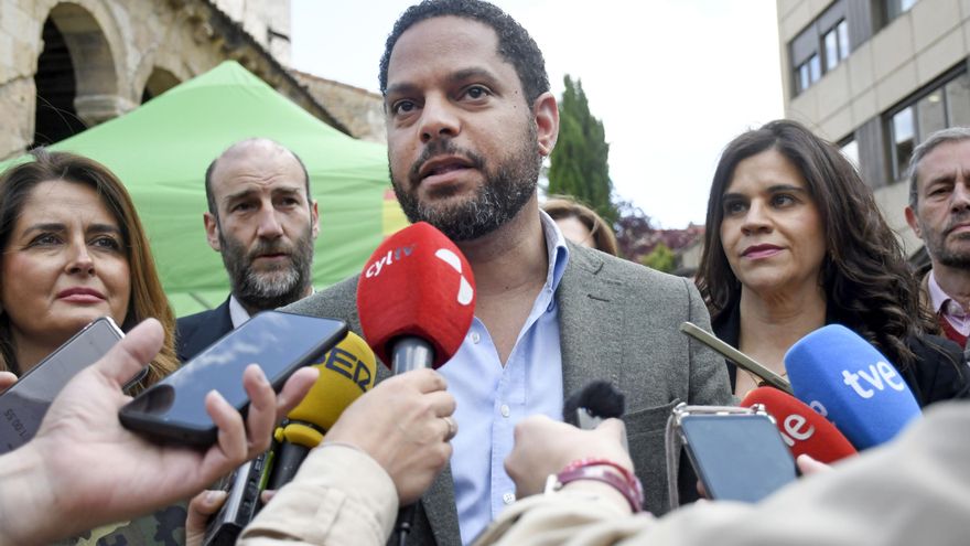 Vox pide "deportaciones masivas" de inmigrantes y los vincula con inseguridad