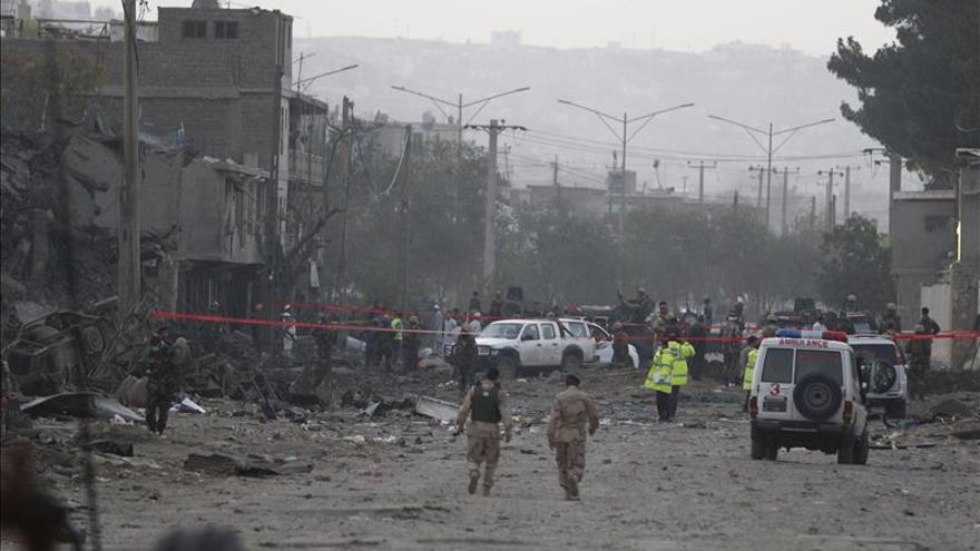 Afganistán acusa a Pakistán de dirigir a los talibanes