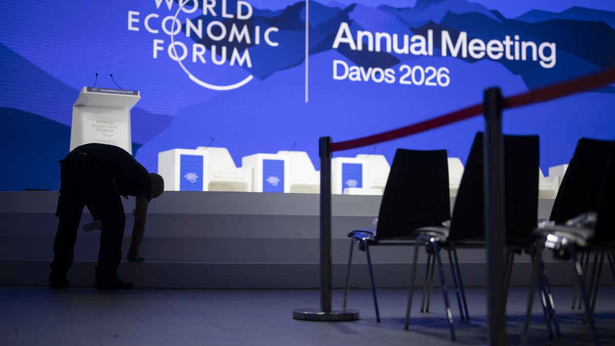 Davos, Carl Schmitt y un poema de Mao