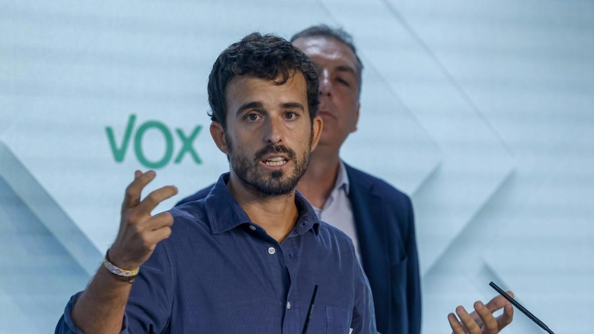 El diputado de Vox, Carlos Hernández Quero durante una rueda de prensa de la formación, en Madrid. EFE/ J.J.Guillen