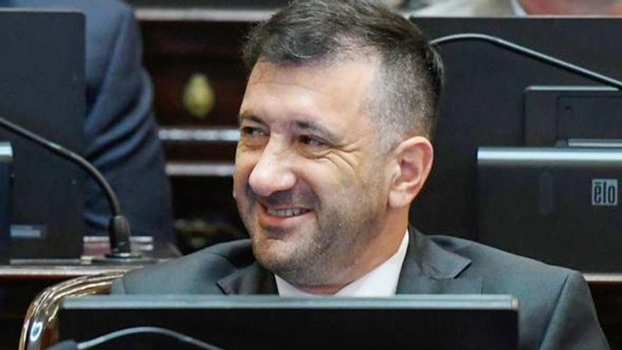 Kueider también cuestiona la validez de la sesión del Senado y pide que le restituyan su banca